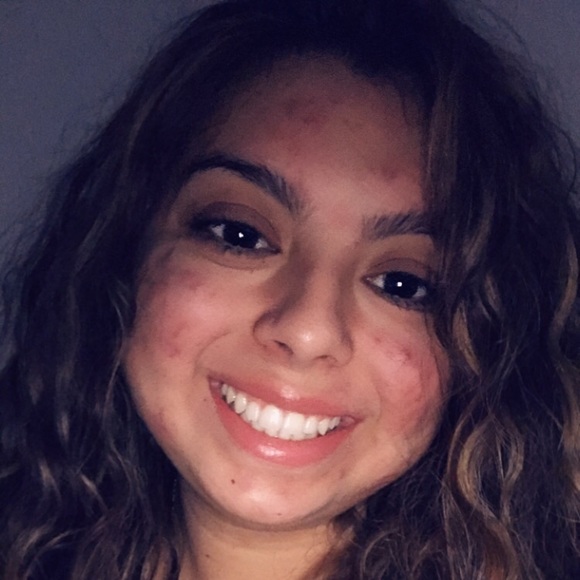 Meet your Posher, Anahi - Picture 1 of 1